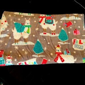 CHRISTMAS LLAMA BLANKET 47 x 58 IN - NEW NO TAGS